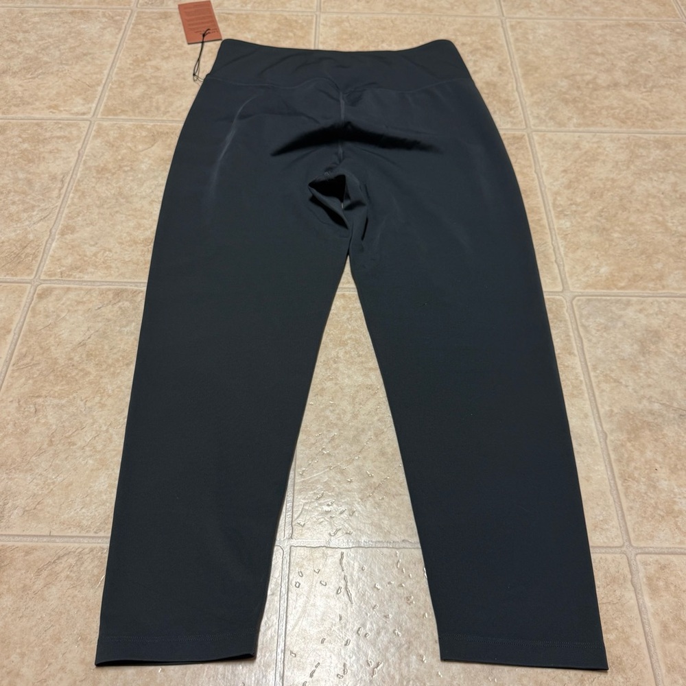 GIRLFRIEND COLLECTIVE Compressive High-Rise Leggings in Moon Gray NWT 3/4" - Picture 3 of 4